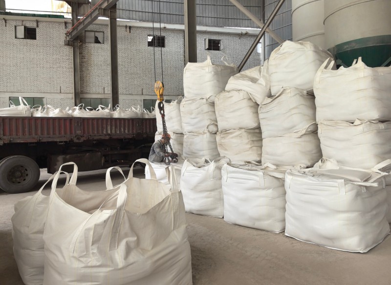 高鋁礬土熟料細(xì)粉廠家生產(chǎn)現(xiàn)場(chǎng)